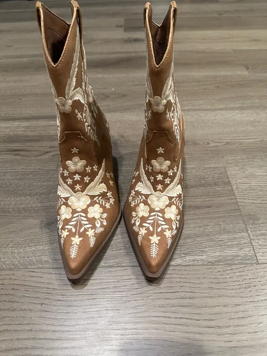 Oasis Society size 8  brown and cream floral  slip on ankle boots. Like new - Picture 2 of 5